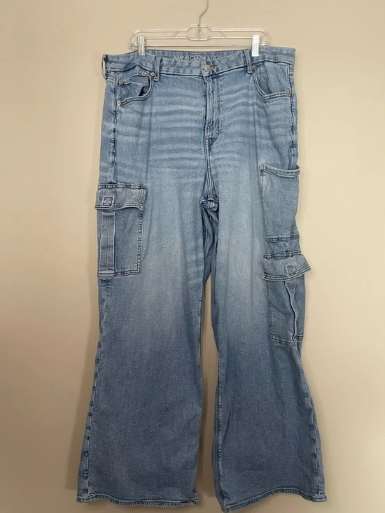 American Eagle Light Wash Denim Cargo Jeans - Picture 1 of 8